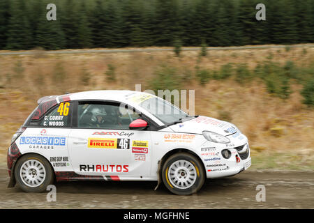 Kielder Forest, Northumberland, Großbritannien, 28. April 2018. Rallye Fahrer konkurrieren in der Pirelli internationale Rallye und der zweiten Runde der Prestone World Rally Championship. (Spezielle Phase 1 - Pundershaw 1). Andrew Cheal/Alamy leben Nachrichten Stockfoto