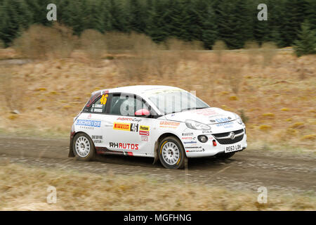 Kielder Forest, Northumberland, Großbritannien, 28. April 2018. Rallye Fahrer konkurrieren in der Pirelli internationale Rallye und der zweiten Runde der Prestone World Rally Championship. (Spezielle Phase 1 - Pundershaw 1). Andrew Cheal/Alamy leben Nachrichten Stockfoto