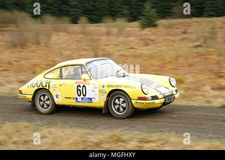 Kielder Forest, Northumberland, Großbritannien, 28. April 2018. Rallye Fahrer konkurrieren in der Pirelli internationale Rallye und der FUCHS Schmiermittel MSA British historischen Rally Championship. (Spezielle Phase 1 - Pundershaw 1). Andrew Cheal/Alamy leben Nachrichten Stockfoto