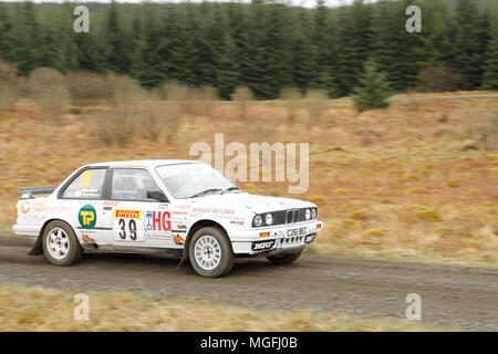 Kielder Forest, Northumberland, Großbritannien, 28. April 2018. Rallye Fahrer konkurrieren in der Pirelli internationale Rallye und der FUCHS Schmiermittel MSA British historischen Rally Championship. (Spezielle Phase 1 - Pundershaw 1). Andrew Cheal/Alamy leben Nachrichten Stockfoto