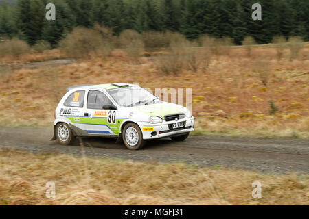 Kielder Forest, Northumberland, Großbritannien, 28. April 2018. Rallye Fahrer konkurrieren in der Pirelli internationale Rallye und der FUCHS Schmiermittel MSA British historischen Rally Championship. (Spezielle Phase 1 - Pundershaw 1). Andrew Cheal/Alamy leben Nachrichten Stockfoto