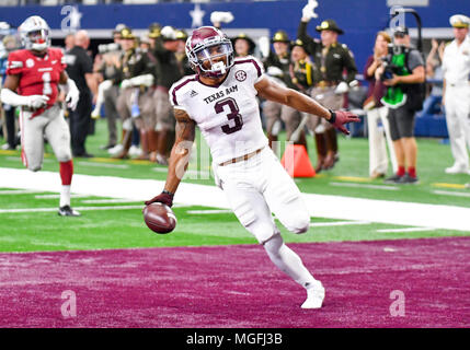 September 23, 2017: Texas A&M Aggies wide receiver Christian Kirk #3 im Südwesten Classic NCAA Football Spiel zwischen der Texas A&M Aggies und der Universität von Arkansas Razorbacks #47 in der zweiten Runde der NFL Draft von den Arizona Cardinals bei AT&T Stadium in Arlington, TX Texas besiegte Arkansas 50-43 Albert Pena/CSM Stockfoto