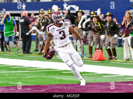 September 23, 2017: Texas A&M Aggies wide receiver Christian Kirk #3 im Südwesten Classic NCAA Football Spiel zwischen der Texas A&M Aggies und der Universität von Arkansas Razorbacks #47 in der zweiten Runde der NFL Draft von den Arizona Cardinals bei AT&T Stadium in Arlington, TX Texas besiegte Arkansas 50-43 Albert Pena/CSM Stockfoto
