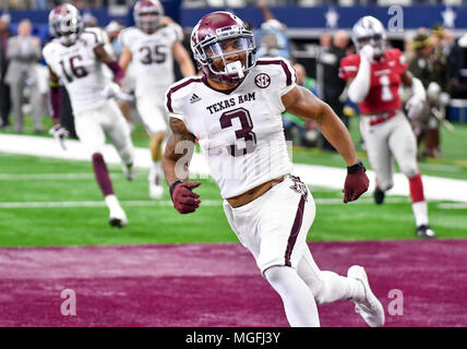 September 23, 2017: Texas A&M Aggies wide receiver Christian Kirk #3 im Südwesten Classic NCAA Football Spiel zwischen der Texas A&M Aggies und der Universität von Arkansas Razorbacks #47 in der zweiten Runde der NFL Draft von den Arizona Cardinals bei AT&T Stadium in Arlington, TX Texas besiegte Arkansas 50-43 Albert Pena/CSM Stockfoto