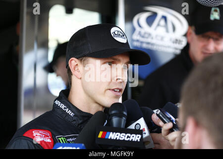 Talladega, Alabama, USA. 27 Apr, 2018. Trevor Bayne (6) spricht zu den Medien vor für die geico 500 bei Talladega Superspeedway in Talladega, Alabama zu üben. Credit: Justin R. Noe Asp Inc/ASP/ZUMA Draht/Alamy leben Nachrichten Stockfoto