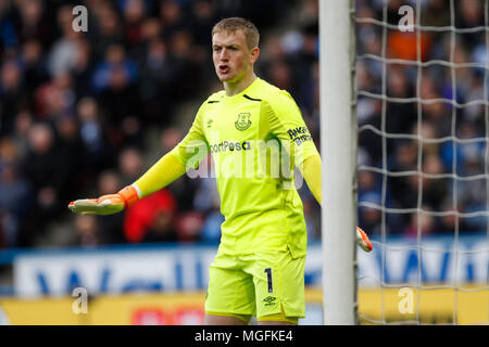 Jordan Pickford von Everton Gesten während der Premier League Match zwischen Huddersfield Town und Everton bei John Smith's Stadium am 28. April 2018 in Huddersfield, England. (Foto von Daniel Chesterton/phcimages.com) Stockfoto