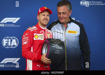 Baku, Aserbaidschan. 28 Apr, 2018. Motorsport: Weltmeisterschaft; 2018; Grand Prix Aserbaidschan, Grand Prix von Europa, Formel 1 Grand Prix 2018 Aserbaidschan,, #5 Sebastian Vettel (GER, Scuderia Ferrari), #5 Sebastian Vettel (D, Scuderia Ferrari) Pole Position 28.04.2018. | Verwendung der weltweiten Kredit: dpa/Alamy leben Nachrichten Stockfoto