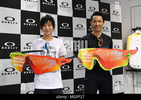 (L - R) Miho Takagi, Akito Watabe, 28. APRIL 2018: Team Oakley Mitglied teilnehmen Talk session in Tokio, Japan. Credit: MATSUO. K/LBA SPORT/Alamy leben Nachrichten Stockfoto