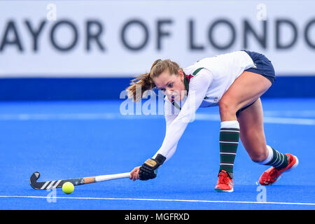 London, Großbritannien. 28 Apr, 2018. Giselle Ansley von Surbiton in Aktion während der IWHL Halbfinale 1 zwischen Surbiton (1 St) v Buckingham (4.) Der 2018 England Hockey League Finale am Samstag, den 28. April 2018. London, England. Credit: Taka Wu/Alamy Live News Credit: Taka Wu/Alamy leben Nachrichten Stockfoto