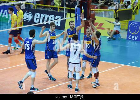 Corigliano-Rossano, Italien. 28. April 2018. Corigliano-Rossano, ein Spiel während der italy-spain Match in der Qualifikation für die Europäische Unter-20 Volleyball Meisterschaften. 27/04/2018, Corigliano-Rossano, Italien. 28. April 2018. Corigliano-Rossano, Italien Quelle: Unabhängige Fotoagentur Srl/Alamy leben Nachrichten Stockfoto