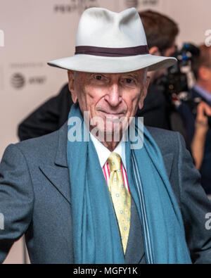 New York, USA, 28. April 2018. Der Journalist und Schriftsteller Gay Talese besucht die Weltpremiere von "Die Vierte Gewalt" bei der abschließenden Nacht des Tribeca Film Festival 2018 in New York City. Foto von Enrique Ufer/Alamy leben Nachrichten Stockfoto