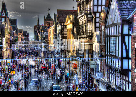 Stadt Chester, England. Künstlerische Ansicht eines langen Christmas shopping Szene, in Chester's Eastgate. Stockfoto