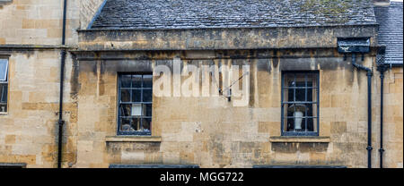 Cotswold Kalkstein schmückt die Fassade dieses elegante Haus in der malerischen Marktstadt, die High Street von Chipping Campden Stockfoto