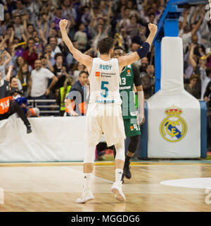 Madrid, Spanien. 27 Apr, 2018. Rudy Fernández während Real Madrid Sieg über Panathinaikos Athen (89 - 82) Turkish Airlines Euroleague Endspiel Serie (Spiel 4) feierte am Wizink Zentrum in Madrid (Spanien). 27. April 2018. Credit: Juan Carlos García Mate/Pacific Press/Alamy leben Nachrichten Stockfoto