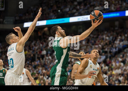 Madrid, Spanien. 27 Apr, 2018. Mike James während Real Madrid Sieg über Panathinaikos Athen (89 - 82) Turkish Airlines Euroleague Endspiel Serie (Spiel 4) feierte am Wizink Zentrum in Madrid (Spanien). 27. April 2018. Credit: Juan Carlos García Mate/Pacific Press/Alamy leben Nachrichten Stockfoto