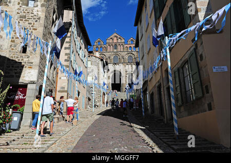 Die Kathedrale von Le-Puy-en-Velay, Auvergne, Frankreich. Le Puy war der Startpunkt des Camino de Santiago (Jakobsweg) Stockfoto