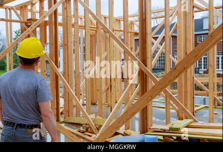 Bauaufsichtsbeamte Blick auf neue Eigenschaft Stockfoto