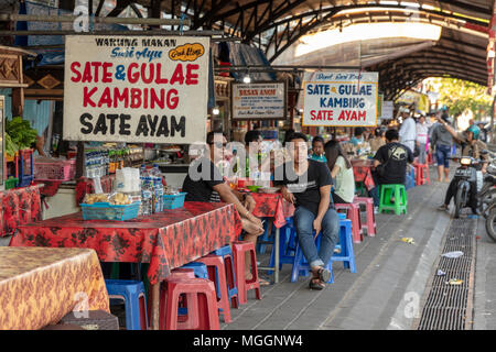 Street Food auf Verkauf am Central Market in Gianyar, Bali, Indonesien Stockfoto