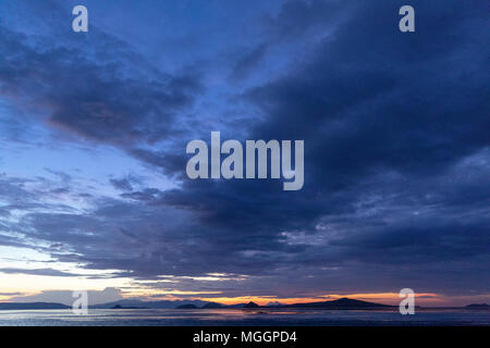 Sonnenuntergang in der Nähe der Insel Rinca, Komodo National Park Indonesien Stockfoto