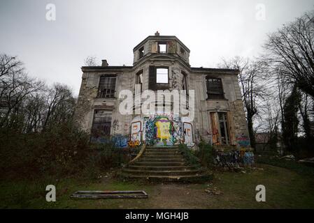 Die Ruinen einer riesigen verlassenen Herrenhaus in Goussainville, einem Vorort von Paris, Frankreich Stockfoto