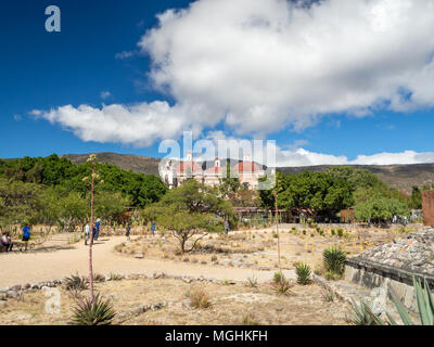 Mitla, Oaxaca, Mexiko, Südamerika: [Maya Ruinen, Zapotekisch archäologische Stätte, Stadt, Kirche] Stockfoto