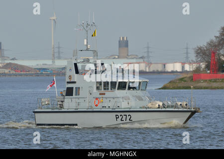 Royal Navy Archer Klasse P2000 Patrouillenboote auf der Themse in London. Stockfoto