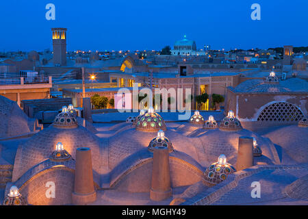 Blick über die antike Stadt Kashan in der Dämmerung, im Iran. Stockfoto