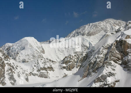 Mit einem Gipfel in Höhe von 20,310 feet, Denali, früher Mount McKinley genannt, ist der höchste Berg in Nordamerika. Stockfoto