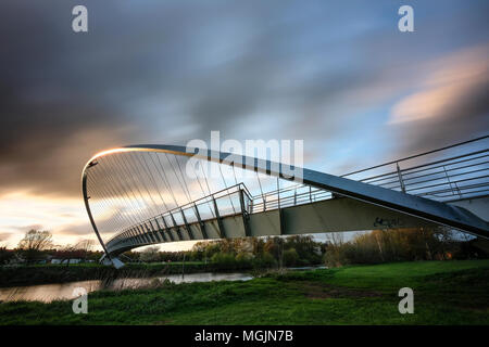 Das moderne Millennium Bridge über den Fluss Ouse in York. Stockfoto