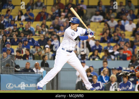 LOS ANGELES - APR 24: Los Angeles shortstop Corey Seager (5) wartet auf einen Pitch gegen die Miami Marlins am 24. April 2018 im Dodger Stadium. Stockfoto