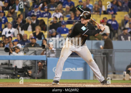 LOS ANGELES - Miami Marlins erste Basisspieler Justin Bour (41) wartet auf einen Pitch gegen die Los Angeles Dodgers am 24. April 2018 im Dodger Stadium. Stockfoto