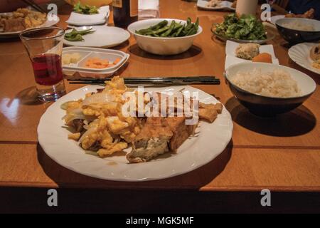 Verschiedene Lebensmittel, während in Japan Reisen gegessen Stockfoto