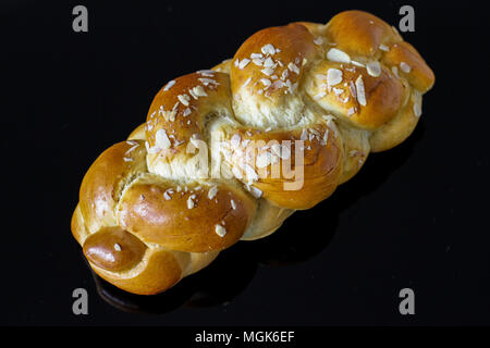 Brioche ist ein Gebäck, französischer Herkunft, die zu einem hoch angereichertes Brot ähnlich ist, und dessen hohe Ei und Butter Inhalt gibt es ein reichhaltiges und zarte Krume Stockfoto