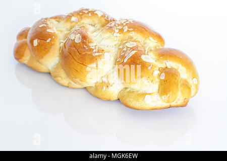 Brioche ist ein Gebäck, französischer Herkunft, die zu einem hoch angereichertes Brot ähnlich ist, und dessen hohe Ei und Butter Inhalt gibt es ein reichhaltiges und zarte Krume Stockfoto