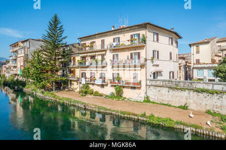 Rieti, Hauptstadt der historischen Region Sabina, Blick vom Fluss Velino, Latium (Italien) Stockfoto