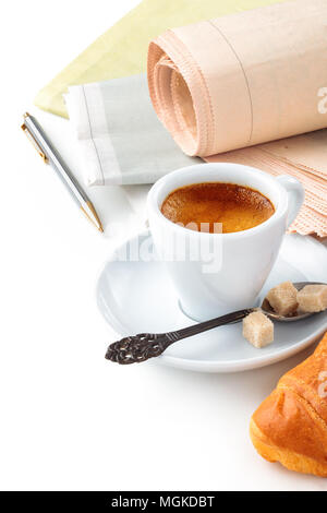 Kaffee und Zeitung. Stockfoto