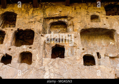 Longmen Grotten (Dragon's Gate) oder Grotten Longmen Grotten. UNESCO-Weltkulturerbe von Zehntausenden von Statuen von Buddha und seine Jünger Stockfoto