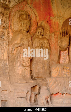 Longmen Grotten (Dragon's Gate) oder Grotten Longmen Grotten. UNESCO-Weltkulturerbe von Zehntausenden von Statuen von Buddha und seine Jünger Stockfoto