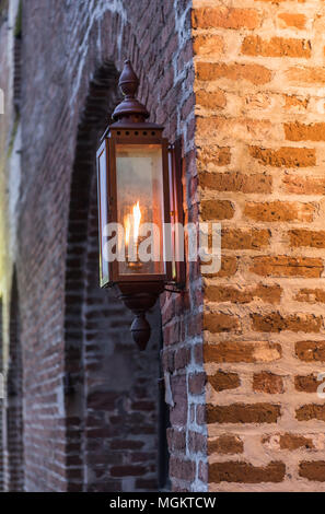 Gas Lamp Am frühen Morgen flackert sanft Stockfoto