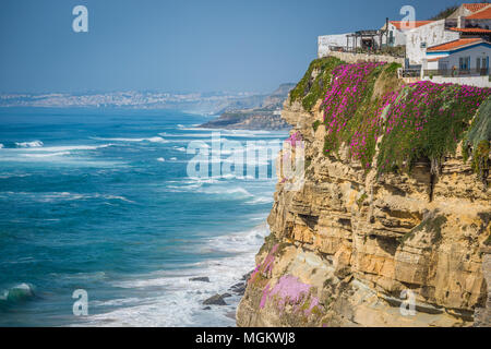 Azenhas do weißes Dorf Wahrzeichen auf der Klippe und Atlantik, Sintra, Lissabon, Portugal, Europa Mar. Stockfoto