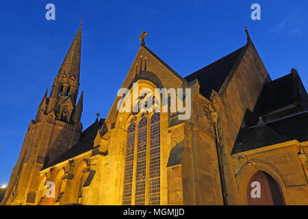 West Pfarrkirche von Schottland, 30 Burnbank Road, West Hamilton, ML3 9AA bei Nacht Stockfoto