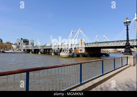 Der Golden Jubilee Bridge überquert die Themse, London, England, Vereinigtes Königreich Stockfoto