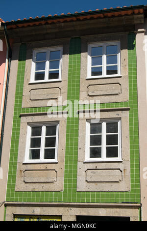 Historischen Zentrum Fassaden mit keramischen Fliesen in Portugal Braga machen der Vergangenheit famylies, wie man dort lebt. Stockfoto