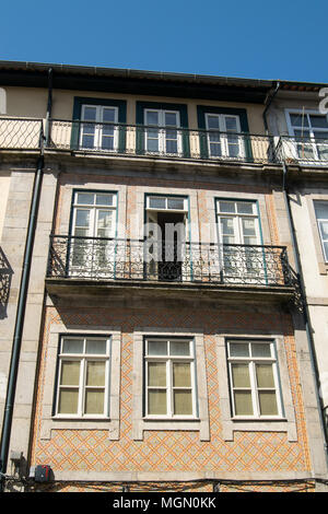 Historischen Zentrum Fassaden mit keramischen Fliesen in Portugal Braga machen der Vergangenheit famylies, wie man dort lebt. Stockfoto