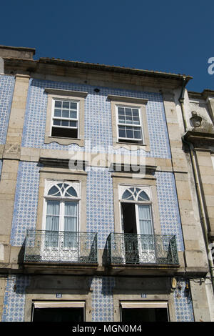 Historischen Zentrum Fassaden mit keramischen Fliesen in Portugal Braga machen der Vergangenheit famylies, wie man dort lebt. Stockfoto