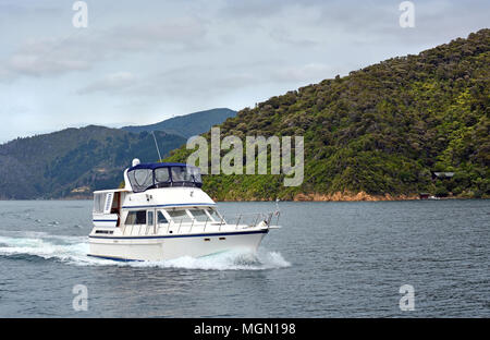 Luxus Kreuzfahrt starten im Queen Charlotte Sound, Marlborough, Neuseeland Stockfoto