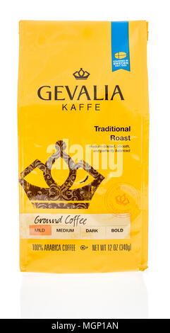 Winneconne, WI - 20 April 2018: eine Tasche von Gevalia Kaffe traditionelle Roast Kaffee auf einem isolierten Hintergrund. Stockfoto