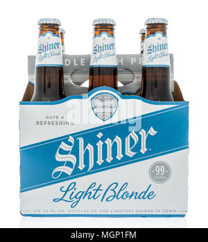 Winneconne, WI - 20. April 2018: ein Six Pack von Shiner hellblond Bier auf einem isolierten Hintergrund. Stockfoto