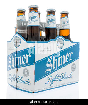 Winneconne, WI - 20. April 2018: ein Six Pack von Shiner hellblond Bier auf einem isolierten Hintergrund. Stockfoto