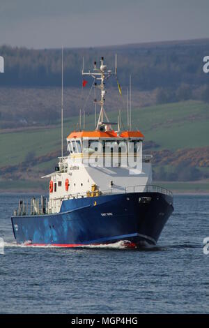 Die aircrew Training/naval Support Vessel MV-SMIT-Anzeige 'yare, vorbei an der Greenock East India Hafen während der Übung gemeinsame Krieger 18-1. Stockfoto